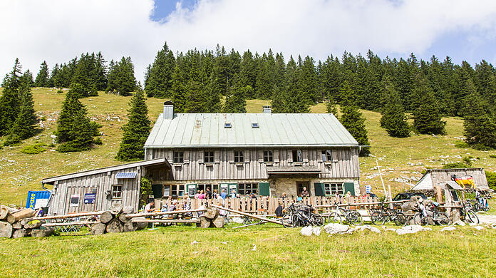 Die Riesenhütte ist bereits seit 2013 geschlossen. Saniert wie ursprünglich geplant wird sie nicht. Die Riesenhütte ist bereits seit 2013 geschlossen. Saniert wie ursprünglich geplant wird sie nicht.