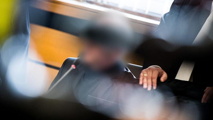 Ein alter Apotheker aus Bottrop soll seit 2012 fast 62 000 Krebsmedikamente gepanscht haben.
