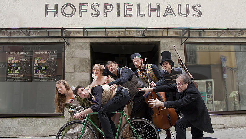 Die Hofspielhaus-Eigenproduktion "Herr Blumenkohl gibt sich die Ehre" wurde mit dem Operetten-Frosch von BR Klassik ausgezeichnet. Die Hofspielhaus-Eigenproduktion "Herr Blumenkohl gibt sich die Ehre" wurde mit dem Operetten-Frosch von BR Klassik ausgezeichnet.