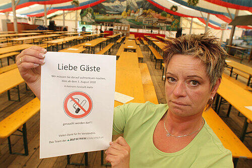 Verbietet das Rauchen ungern: Wirtin Beatrix Jacobsen.