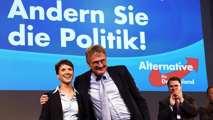 Beim AfD-Bundesparteitag im November vergangenen Jahres hat Jörg Meuthen Co-Vorsitzende Frauke Petry noch in den Arm genommen. Diese Zeiten sind jetzt wohl vorbei. Beim AfD-Bundesparteitag im November vergangenen Jahres hat Jörg Meuthen Co-Vorsitzende Frauke Petry noch in den Arm genommen. Diese Zeiten sind jetzt wohl vorbei.