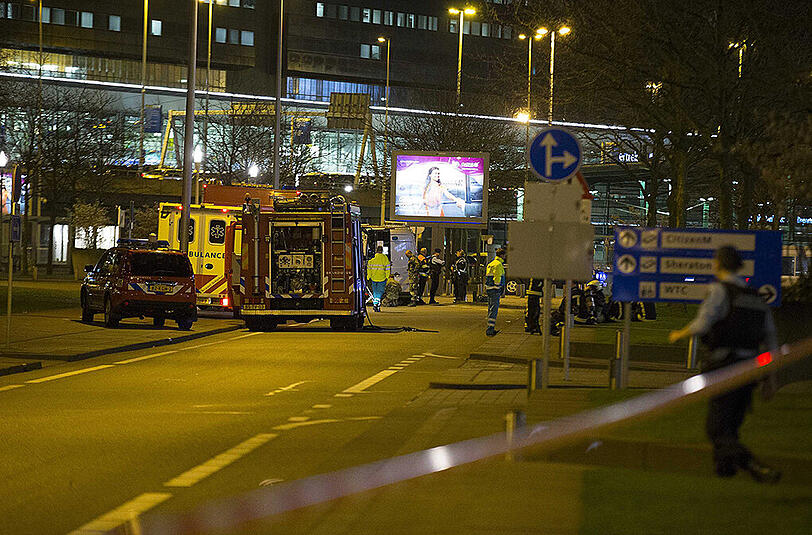 Großeinsatz am Flughafen in Amsterdam. Foto: Michel Van Bergen