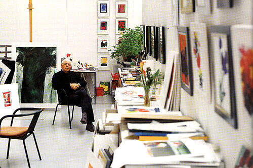 Oskar Koller (&dagger;78) inmitten seines Atelieres: Der äußerst produktive Maler hinterließ bei seinem Tod im Mai 2004 mehr als 10.000 Kunstwerke.