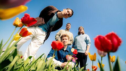 Die oberschwäbische Indie-Rock-Band Provinz stellt mit "Glaubst du" den offiziellen ZDF-EM-Song.