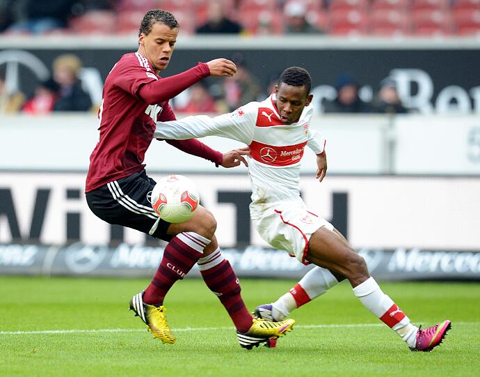 Timothy Chandler (links) sah die fünfte Gelbe Karte und fehlt am Samstag gegen Freiburg.