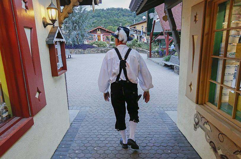 Auch die Tracht ist ganz traditionell.