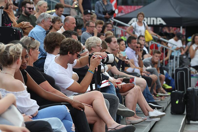 Models und Mountainbiker am Flughafen: Die Bilder vom "Schöne Münchnerin"-Wildcard-Event beim "Bike & Style"-Festival zum Durchklicken.