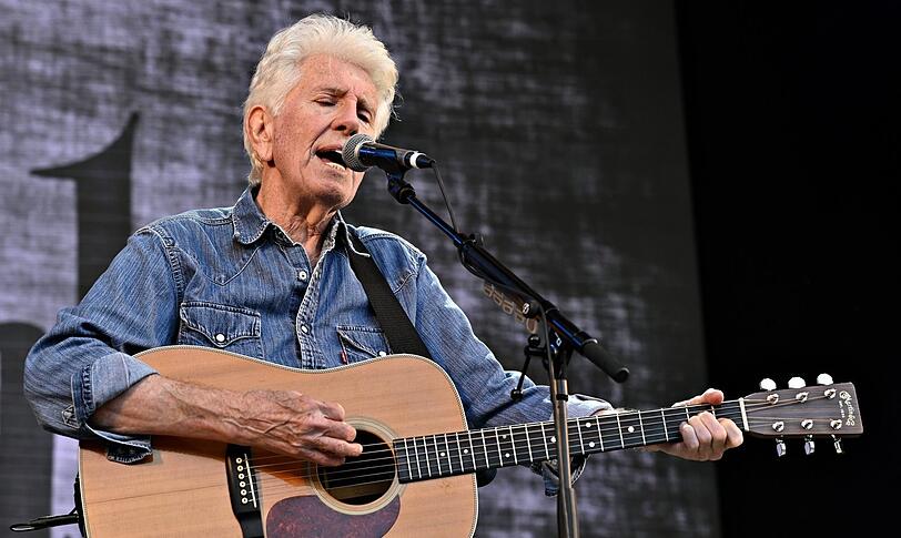 Fast 6 Jahrzehnte später ist Graham Nash immer noch auf Tour mit Liedern aus seiner gesamten Karriere.