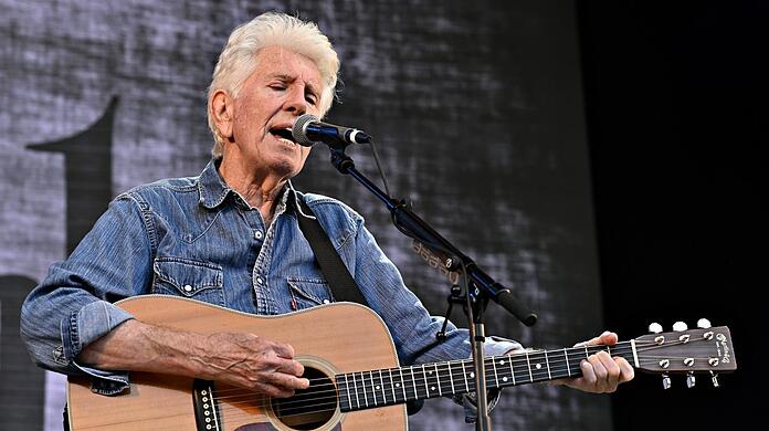 Fast 6 Jahrzehnte später ist Graham Nash immer noch auf Tour mit Liedern aus seiner gesamten Karriere.