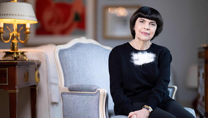 Mireille Mathieu, Sängerin aus Frankreich, aufgenommen während eines Fototermins im Hotel Bristol.