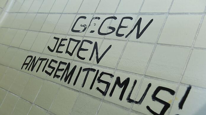 In Würzburg lernen Lehramtsstudierende, wie sie mit Antisemitismus im Klassenzimmer umgehen können.