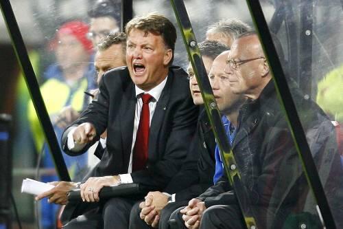 Nur noch für ein Spiel auf der Bank von AZ Alkmaar? Louis van Gaal.