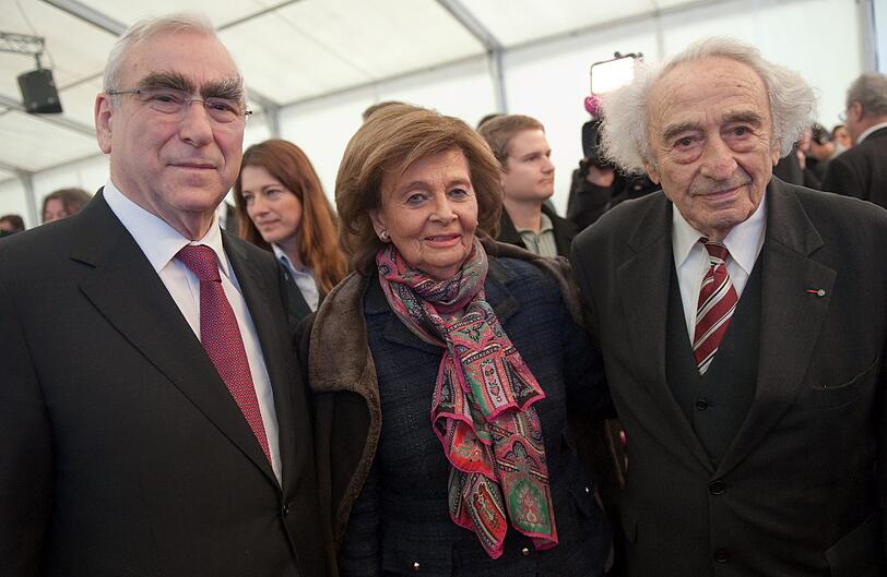Der ehemalige Bundesfinanzminister Theo Waigel (CSU) und die Präsidentin der Israelitischen Kultusgemeinde Charlotte Knobloch mit Max Mannheimer.