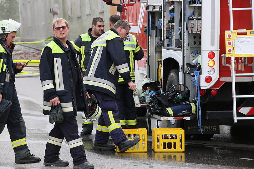 In Neumarkt-Sankt Veit ist am Sonntag ein Anwesen komplett ausgebrannt - die Bilder vom Einsatz.
