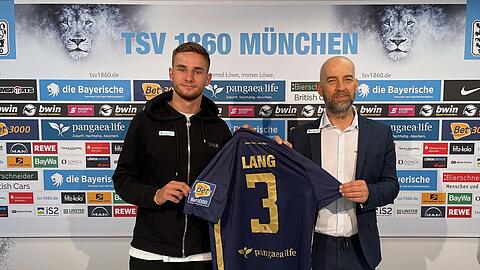 Niklas Lang (li.) läuft auch in der kommenden Saison für den TSV 1860 auf.
