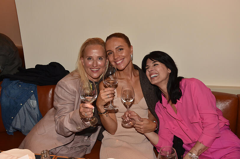 Daniela Giller mit Viktoria Rader und Masha Efrosinina