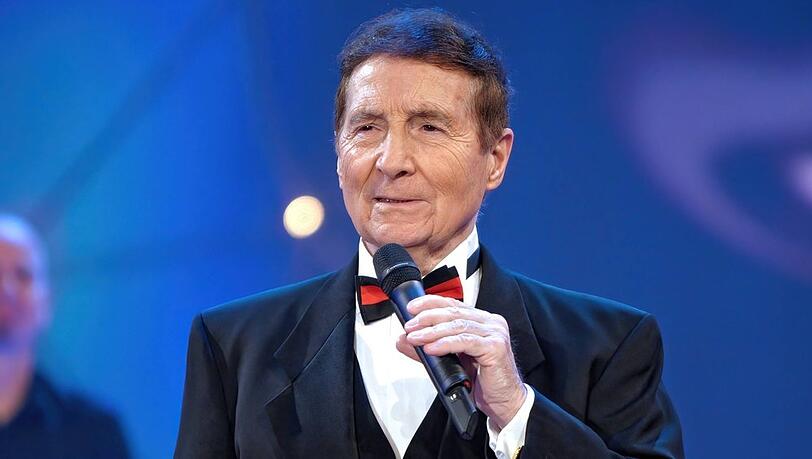 Freddy Quinn kehrt nach zwei Jahrzehnten Pause auf eine Bühne zurück. Freddy Quinn kehrt nach zwei Jahrzehnten Pause auf eine Bühne zurück.