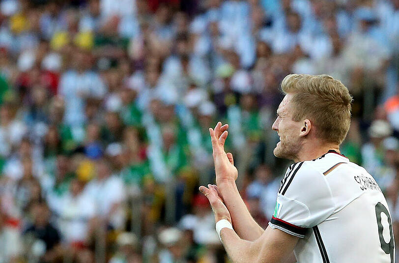 André Schürrle: Weltmeister! Note 1. Kam schon nach 32 Minuten für Kramer. Viel Einsatz. Einige Male zu ungestüm. Vergab die Gelegenheiten zur Führung (71., 91.). Dann bediente er Götze zum Weltmeistertor!