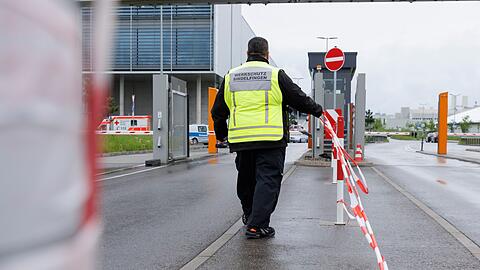 Bei Schüssen auf einem Werksgelände von Mercedes-Benz in Sindelfingen gab es Tote.