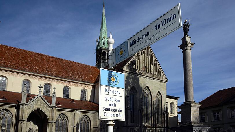 Von Konstanz am Bodensee bis nach Santiago de Compostela sind es noch stolze 2340 Kilometer. Von Konstanz am Bodensee bis nach Santiago de Compostela sind es noch stolze 2340 Kilometer.