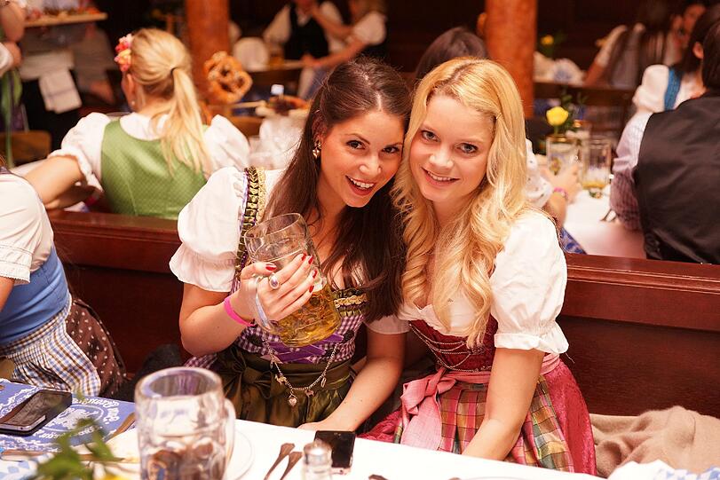 Wiesn-Halbzeit: Immer wenn es noch knapp ein halbes Jahr bis zum Oktoberfest ist, feiern die Münchner im Franziskaner. Die Bilder vom sexy Wiesn-Warm-up.