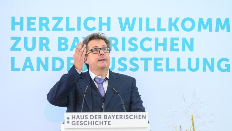 Richard Loibl spricht während einer Eröffnungsfeier. Foto: Armin Weigel/dpa/Archiv Richard Loibl spricht während einer Eröffnungsfeier. Foto: Armin Weigel/dpa/Archiv