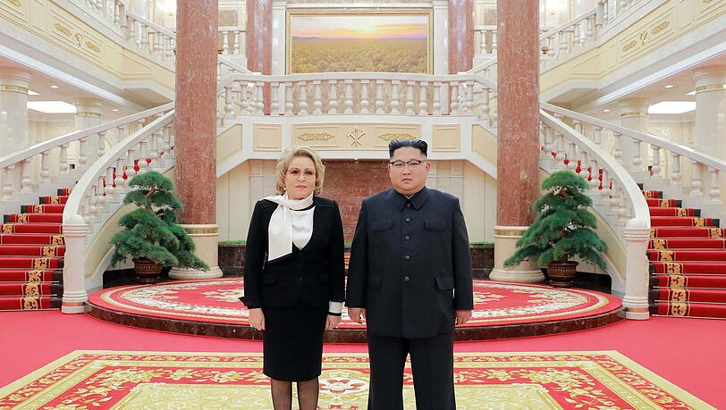Valentina Matwijenko - hier bei einem Treffen mit Nordkoreas Staatschef Kim Jong Un - gilt als enge Vertraute von Kremlchef Wladimir Putin noch aus Petersburger Zeiten. (Archivbild)
