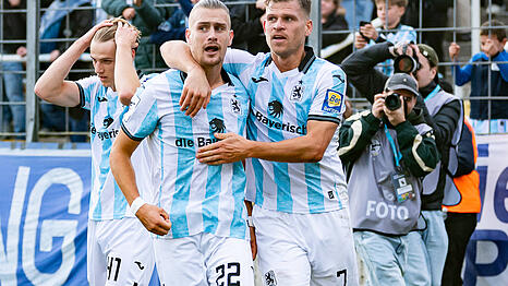 Überzeugte gegen den MSV Duisburg: Stürmer Sigurd Haugen, hier mit Florian Niederlechner.
