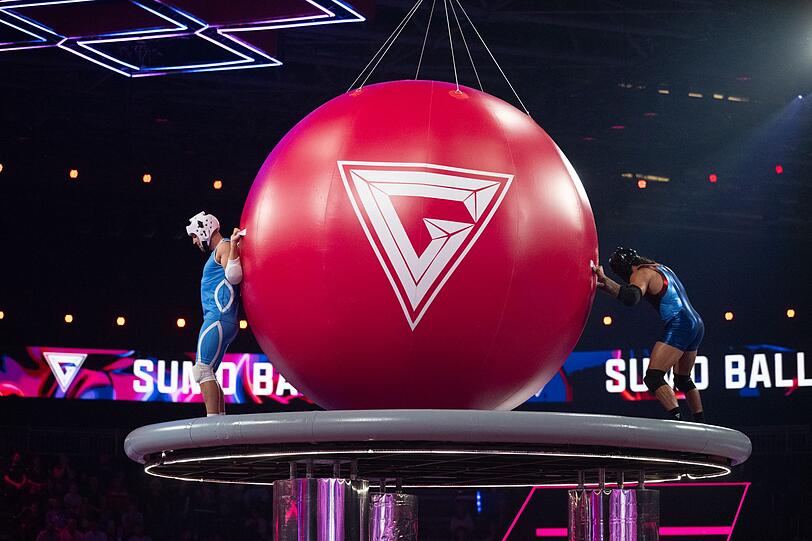 Uli (links) k&ouml;nnte  optisch ein Verwandter von Jason Statham sein. Und wie der Hollywood-Held ist Uli ein harter Brocken - bei "Sumo Ball" zu hart f&uuml;r Gladiator Beast.