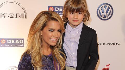 Sylvie van der Vaart 
mit Sohn Damian bei einem Event 2012. Inzwischen überragt der 15-Jährige seine prominente Mutter.