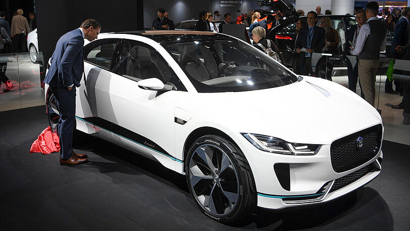 Auch Jaguar ist natürlich auf der IAA vertreten. Hier stellen die Briten ihren neuen i-Pace vor.