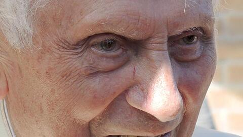 Joseph Ratzinger, der emeritierte Papst Benedikt XVI. ist zurück in Bayern.