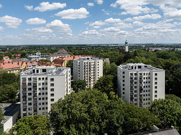Die drei Häuser an der Wilram- und Wageneggerstraße. Die drei Häuser an der Wilram- und Wageneggerstraße.