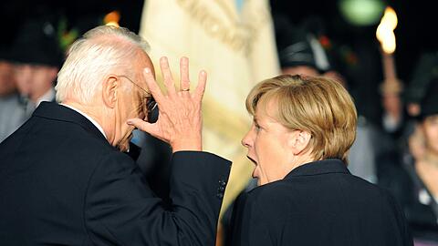 Angela Merkel - von der Kanzlerin abwärts kamen die Gratulanten zur Geburtstagsfeier für Edmund Stoiber.