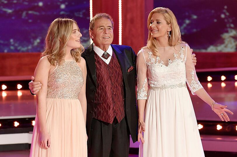 Stefanie Hertel (re.) mit Vater Eberhard Hertel und Tochter Johanna (li.) beim ersten gemeinsamen öffentlichen TV-Auftritt