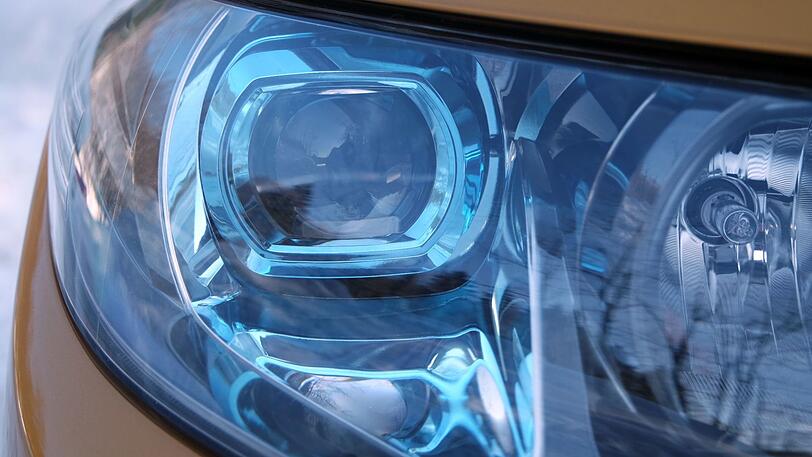 In der Comfort+-Version leuchten LED-Scheinwerfer den Fahrweg aus.