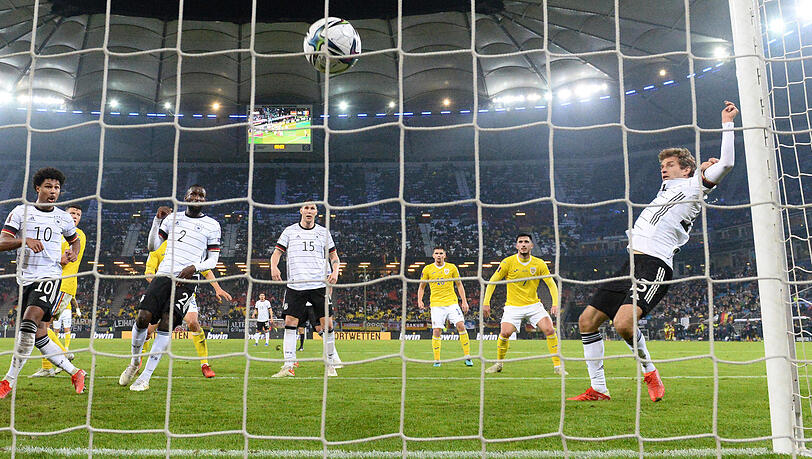 Müller staubt ab zum 2:1. Müller staubt ab zum 2:1.