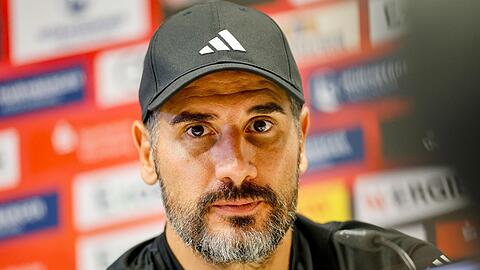 Cristian Fiel spricht bei der Pressekonferenz zu seiner Vorstellung als Cheftrainer.