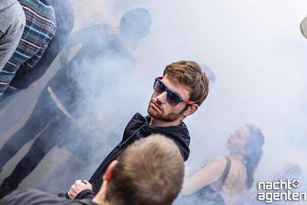 Unter dem Motto IHR WOLLT ES NICHT ANDERS - feierte der Rave Autonimca sein letztes große Open-Air des Jahres, in der Storchenburg, am Ostbahnhof. Mehr Bilder unter: www.nachtagenten.de