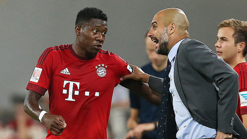 Trainer Pep Guardiola (rechts) setzt David Alaba vorwiegend in der Verteidigung ein. Trainer Pep Guardiola (rechts) setzt David Alaba vorwiegend in der Verteidigung ein.