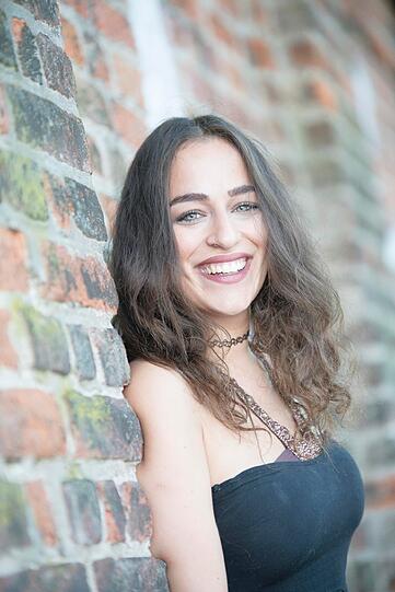 Jacqueline Arvaneh (22) fängt etwas Neues an: auf der Schauspielschule.