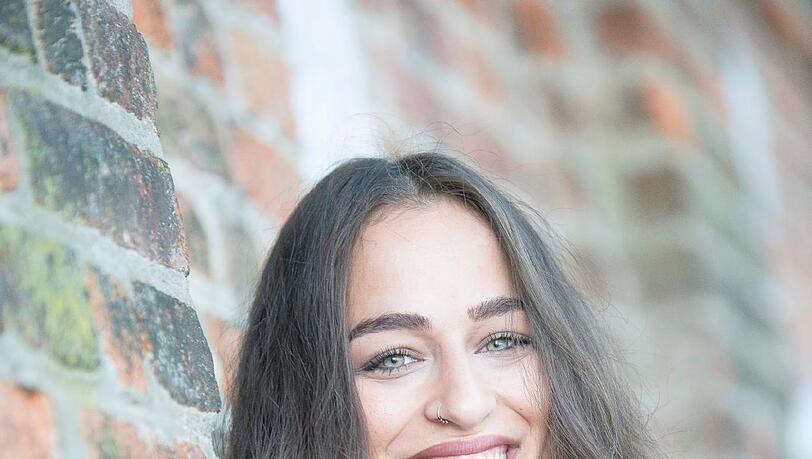 Jacqueline Arvaneh (22) fängt etwas Neues an: auf der Schauspielschule. Jacqueline Arvaneh (22) fängt etwas Neues an: auf der Schauspielschule.