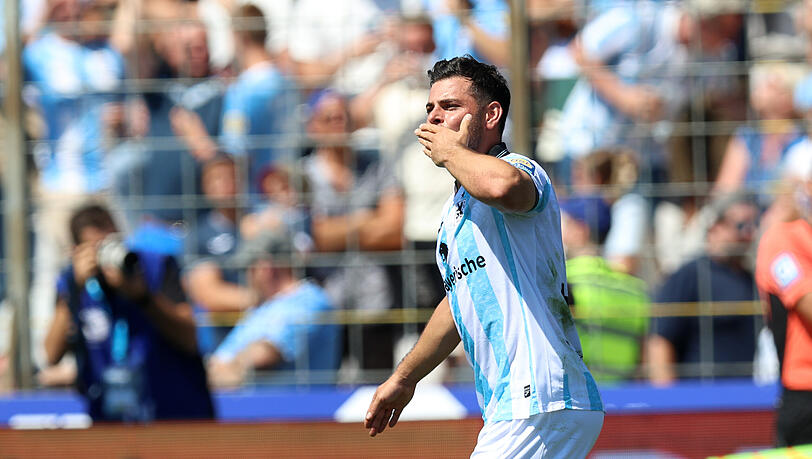 Ein Kuss für die Fans, ein Sieg für den TSV 1860: Kevin Volland zeigt bei der Saison-Heimpremiere der Löwen sein außergewöhnliches Talent.