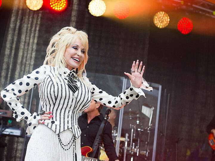 Dolly Parton nimmt die Eskapaden ihres Patenkinds Miley Cyrus locker