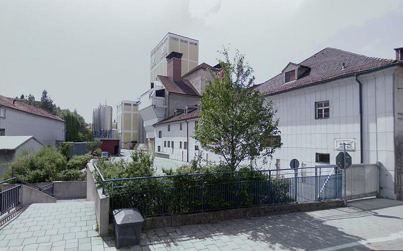So sahen die alten Brauereianlagen am Auer Mühlbach vor der Abriss-Aktion aus.