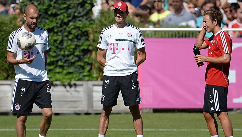 Pep Guardiola (l-r) mit Rehatrainer Thomas Wilhelmi und Mario Götze. Pep Guardiola (l-r) mit Rehatrainer Thomas Wilhelmi und Mario Götze.