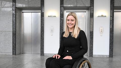 Esa-Ingenieurin Benthaus ist seit einem Unfall 2018 beim Mountainbiken von der Brust abw&auml;rts gel&auml;hmt.