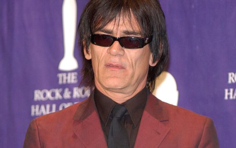 Kurz vor seinem Tod im Juni 2002 wurde Dee Dee Ramone mit den Ramones in die "Rock'n'Roll Hall Of Fame" aufgenommen. Kurz vor seinem Tod im Juni 2002 wurde Dee Dee Ramone mit den Ramones in die "Rock'n'Roll Hall Of Fame" aufgenommen.
