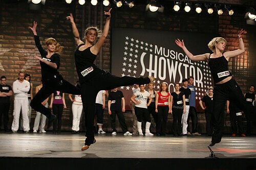 Vortanzen für die Hauptrolle: 8000 Kandidaten haben sich bei Gottschalks &bdquo;Musical Showstar 2008&ldquo; beworben.