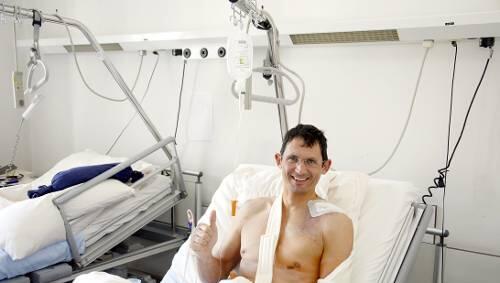 Am Sonntag noch im Krankenhaus, am Montag schon im Flieger nach Teneriffa: Paralympics-Star Michael Teuber, der sich bei den Sixdays das Schlüsselbein brach. Am Sonntag noch im Krankenhaus, am Montag schon im Flieger nach Teneriffa: Paralympics-Star Michael Teuber, der sich bei den Sixdays das Schlüsselbein brach.